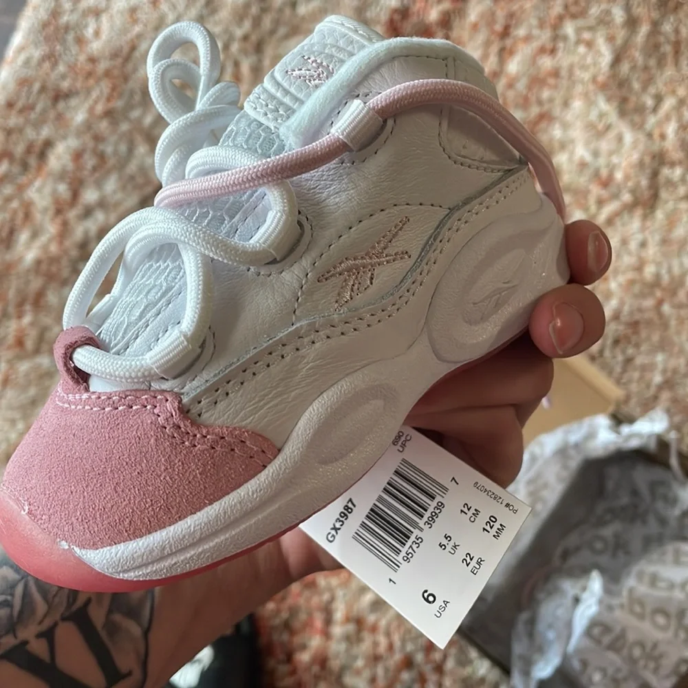 Kids Reebok shoes - Picture 3 of 4